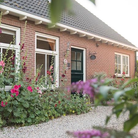 Broeks' Bed En Brood Bed & Breakfast Meerkerk Bagian luar foto